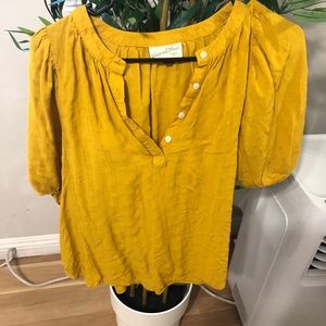 Universal thread super cute mustard top